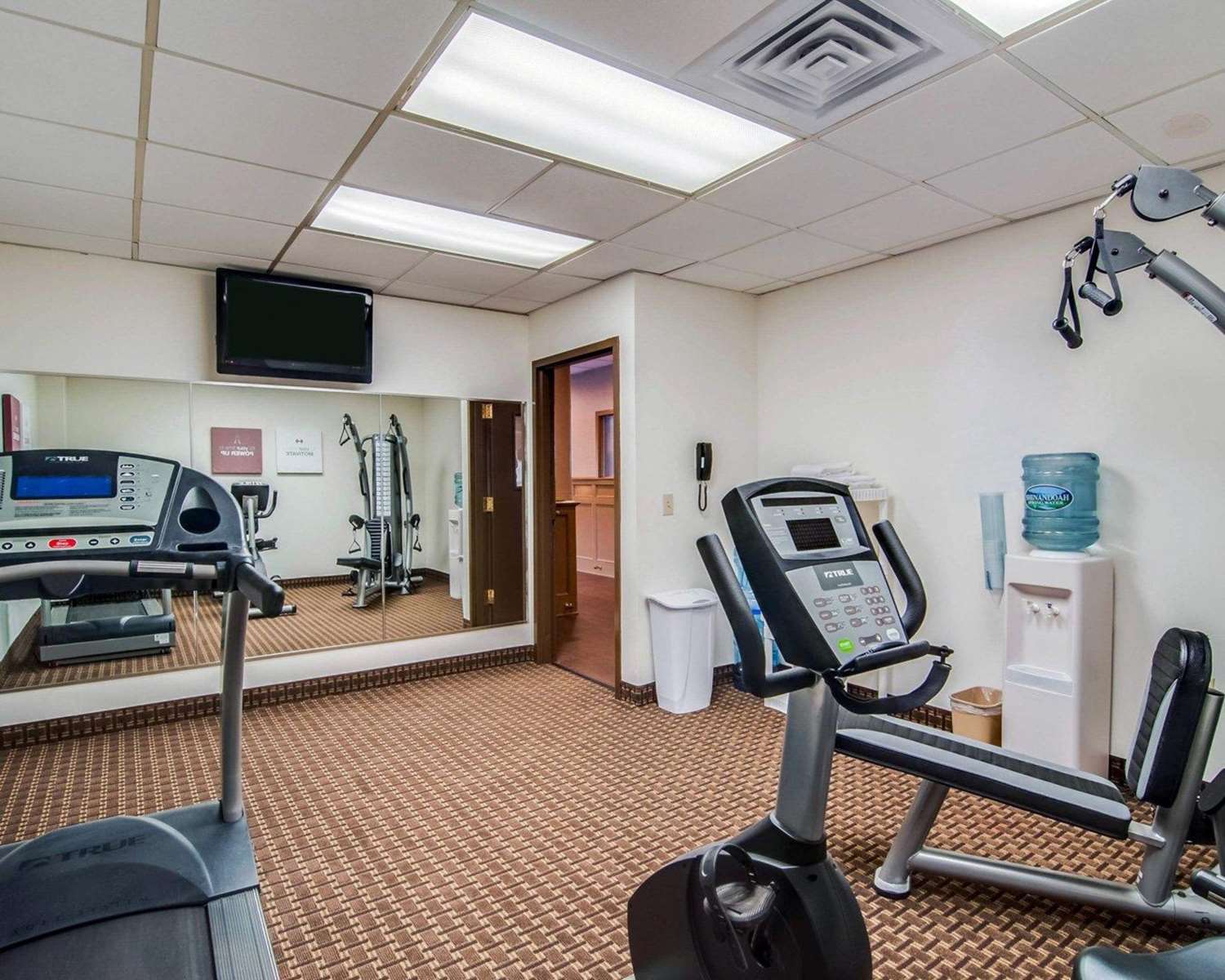 Comfort Inn & Suites Raphine VA 22/34