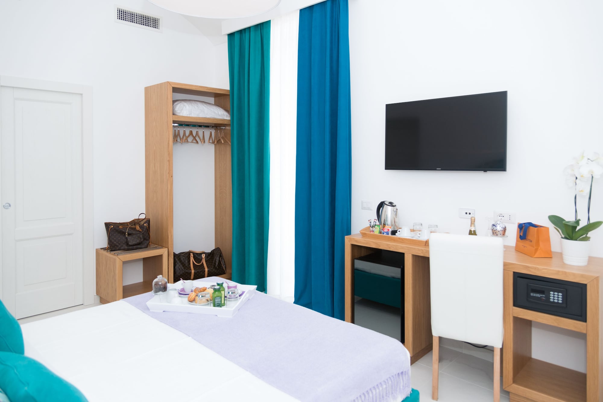 DELUXE, DOUBLE BED, BALCONY