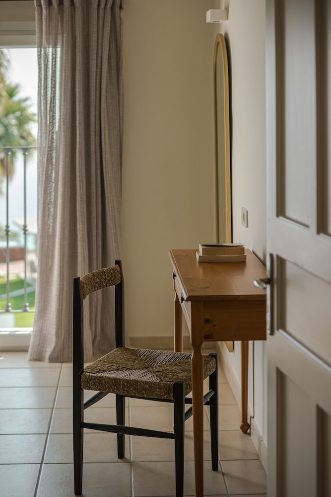 Erietta Aparthotel 5/49