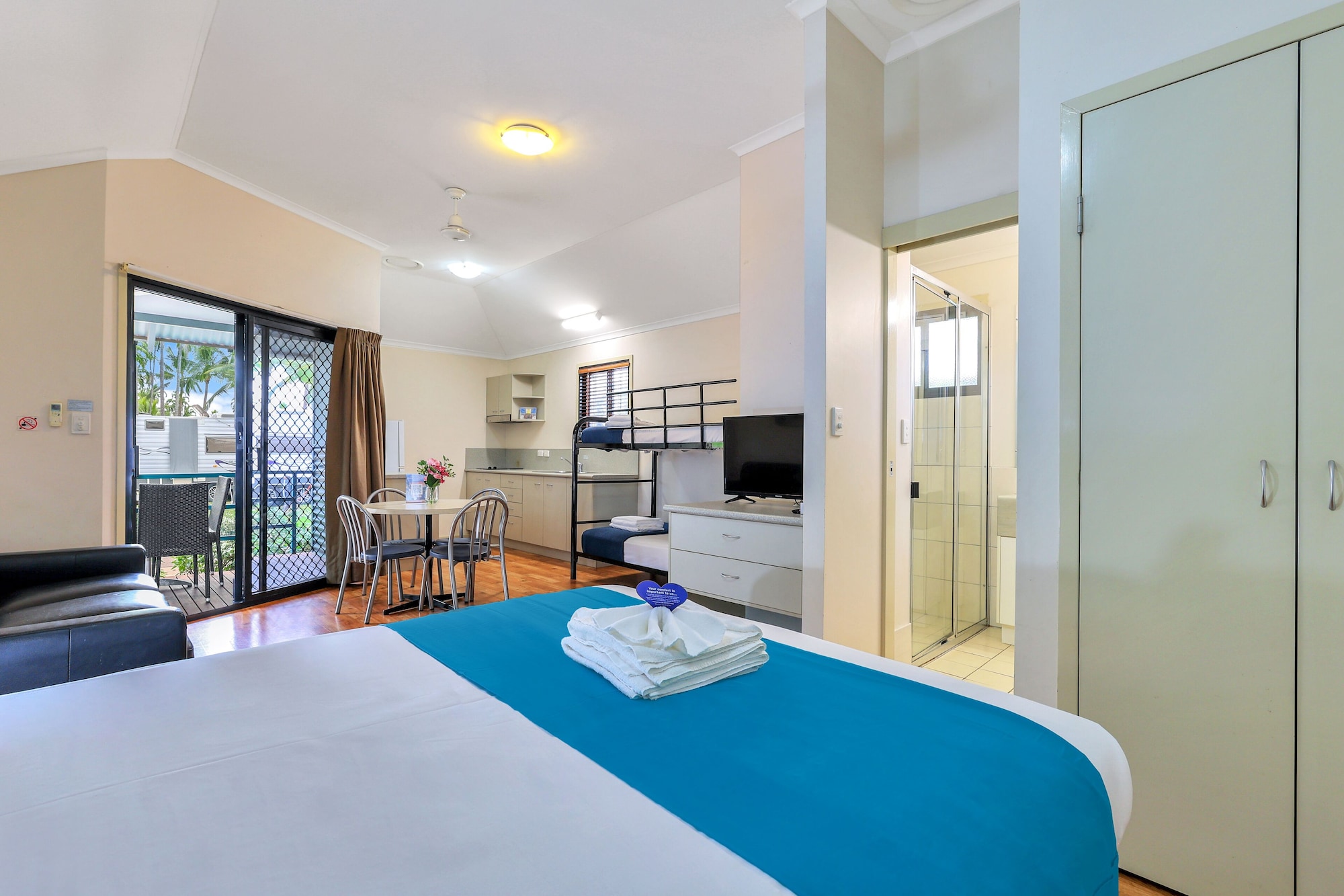 Garden, Family, Cabin, 1 Queen and 1 Bunk Bed, DARWIN FREESPIRIT RESORT 3/5
