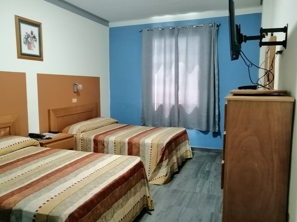 Hotel Astromundo 4/23