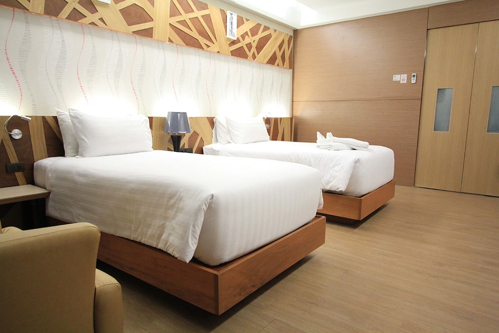 Alvarez Hotel 19/65
