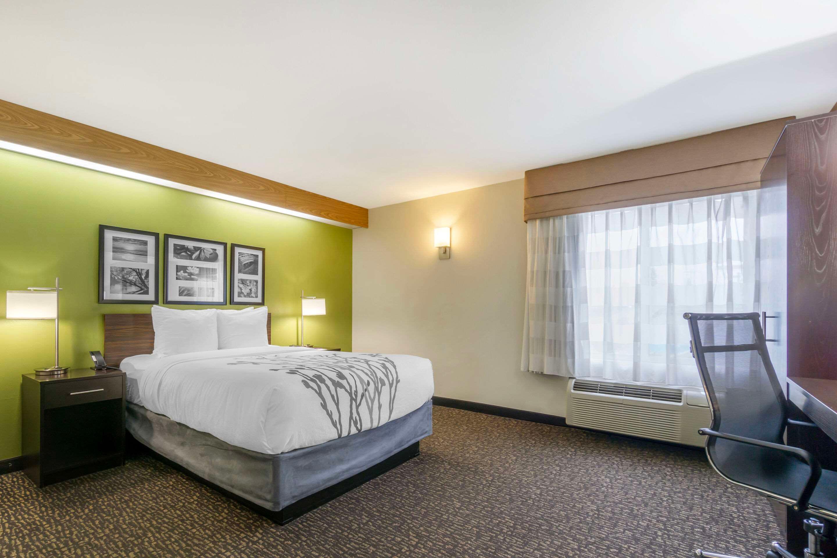 Upgrade, Queen Bed, Accessible