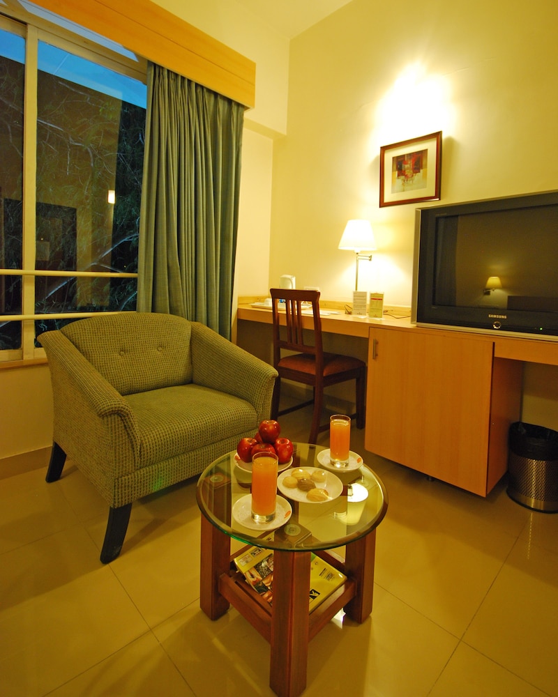 Phoenix Hotel 30/50