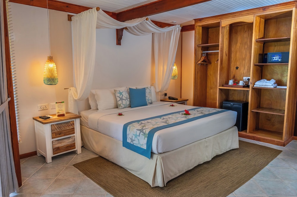 Standard, Queen Bed