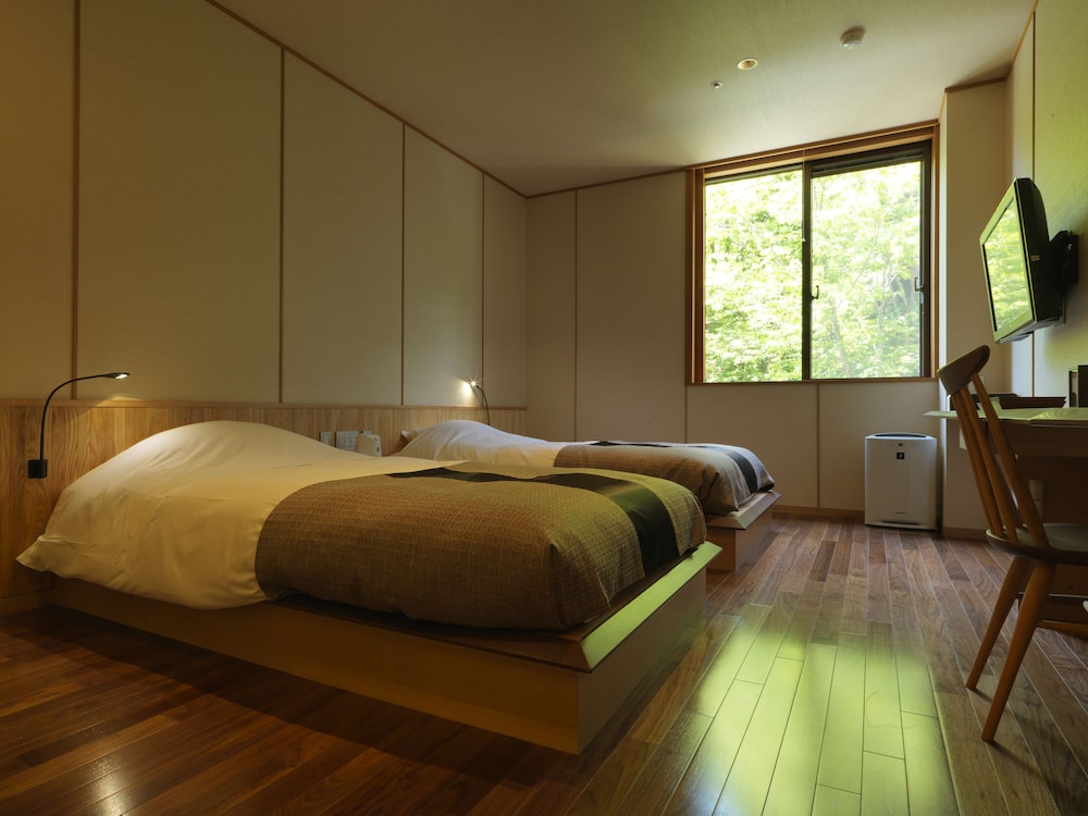 DELUXE, TWIN BEDS