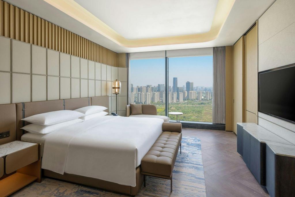 Presidential, Suite, King Bed, City View, Club Floor
