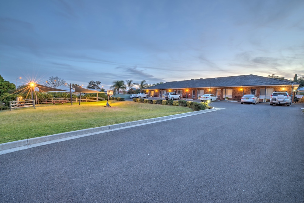 Cadman Motor Inn Tamworth 32/37