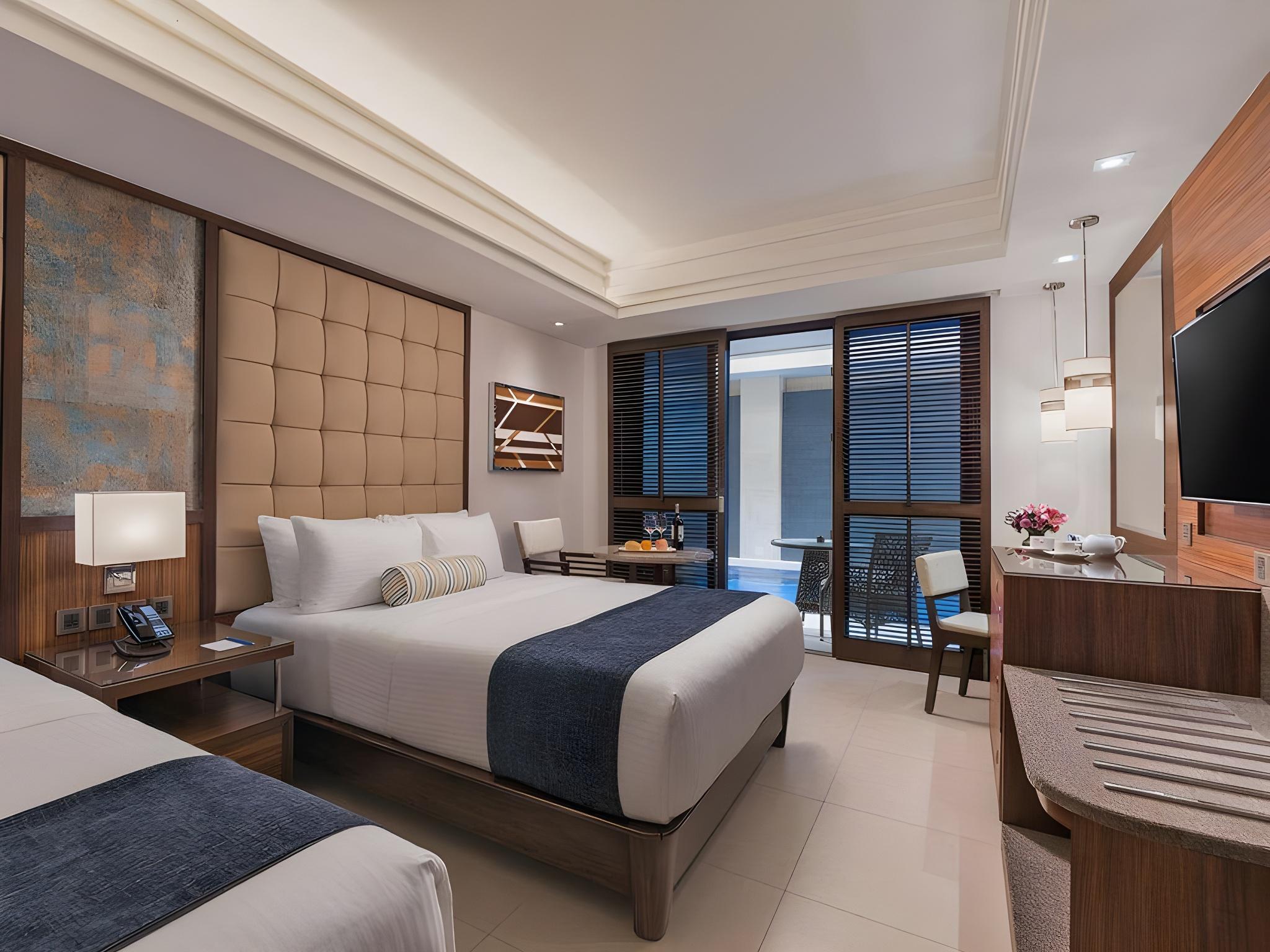 Premier, Direct Pool Access, Beach Wing