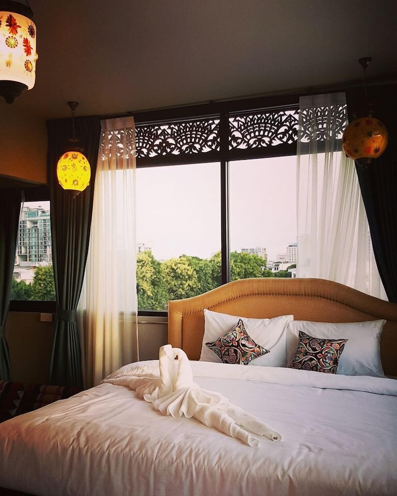 SUPERIOR, DOUBLE BED, CITY VIEW