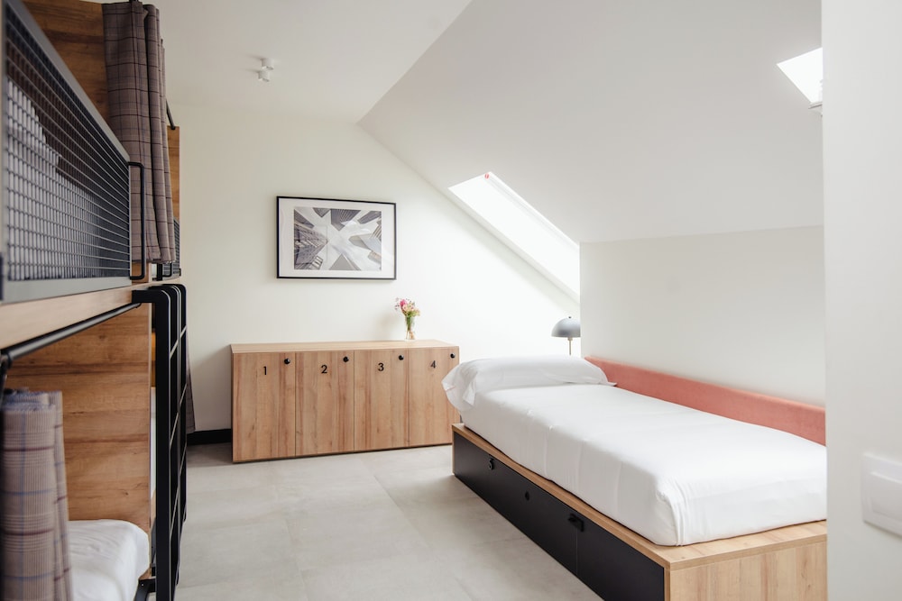 MIXED DORM, 5 BEDS