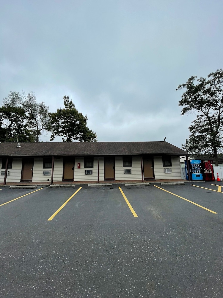 112 Motel 10/20