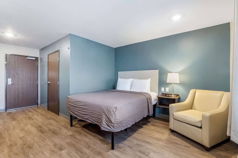 WoodSpring Suites Colton 16/40