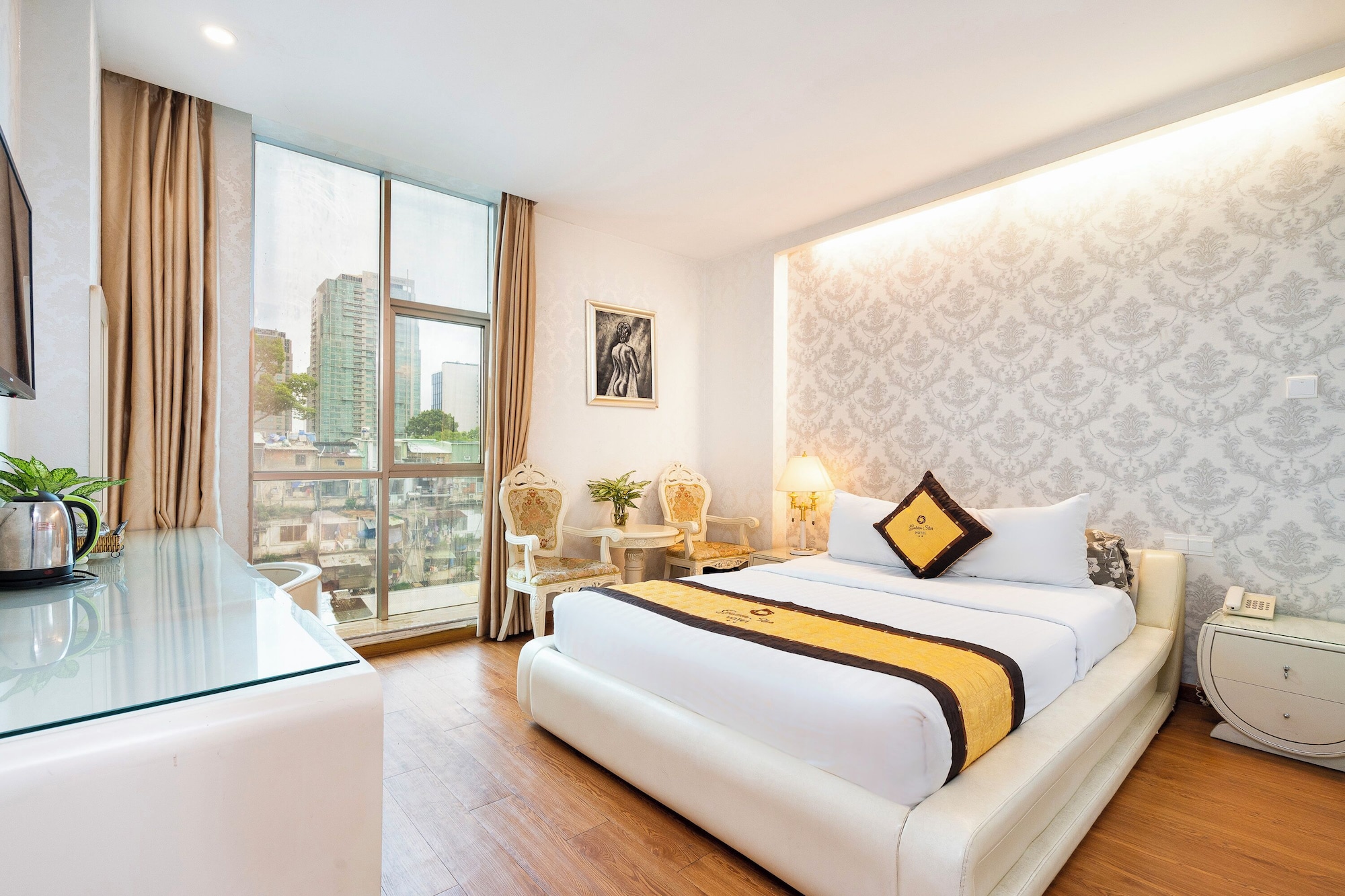 DELUXE, DOUBLE BED