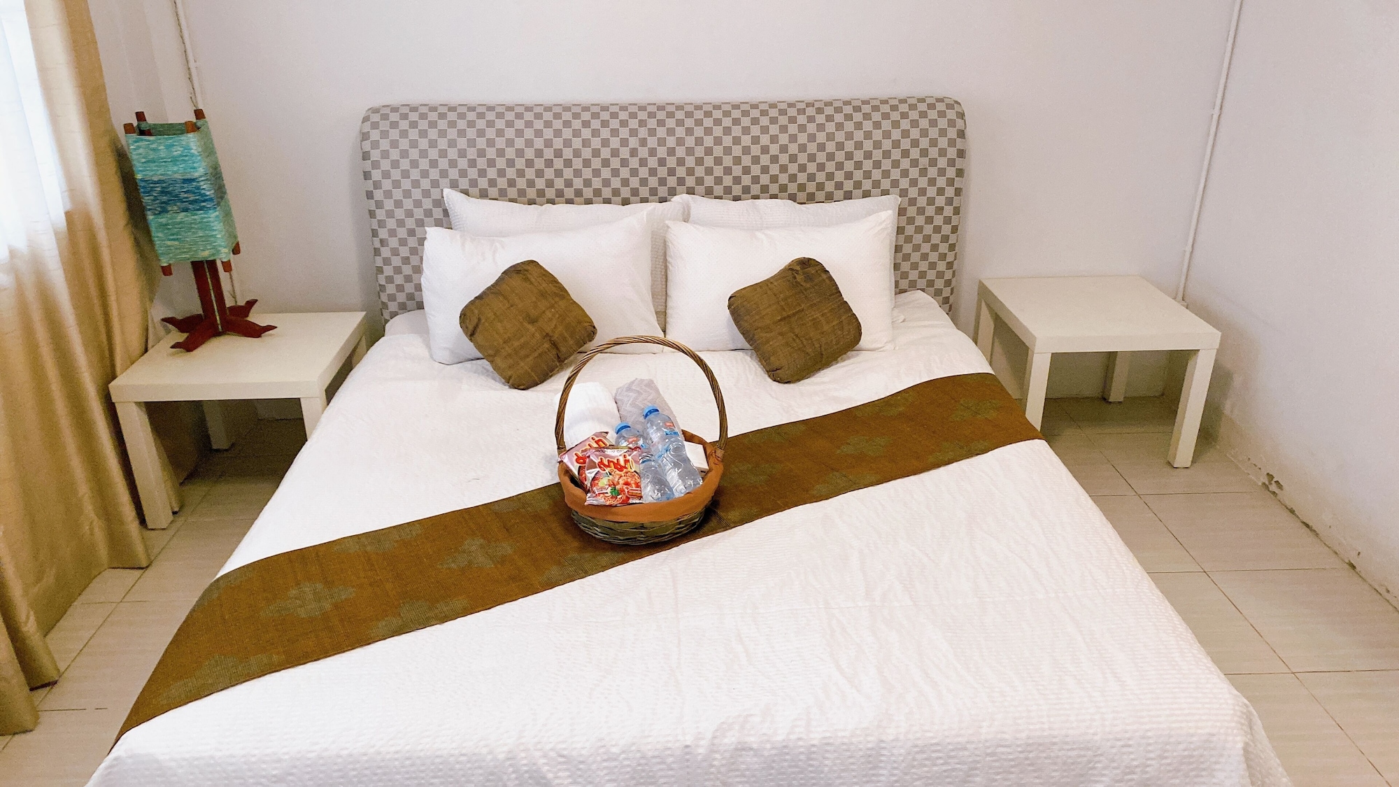 PREMIER, QUEEN BED