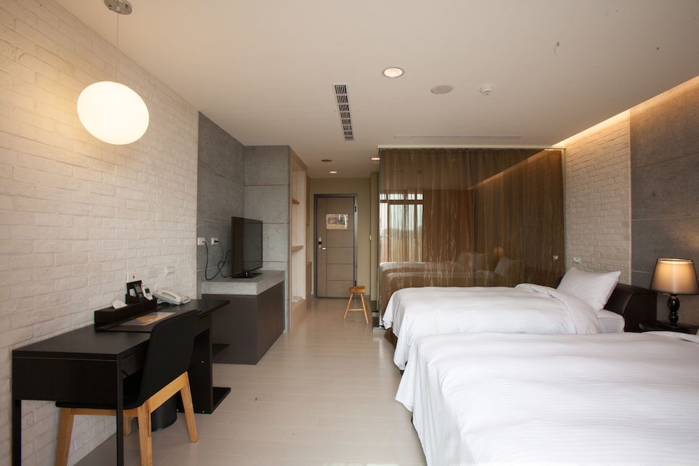823-Tourist Hotel 26/64