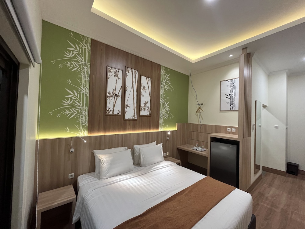 Premier, King Bed, D'Bamboo Suites 6/10