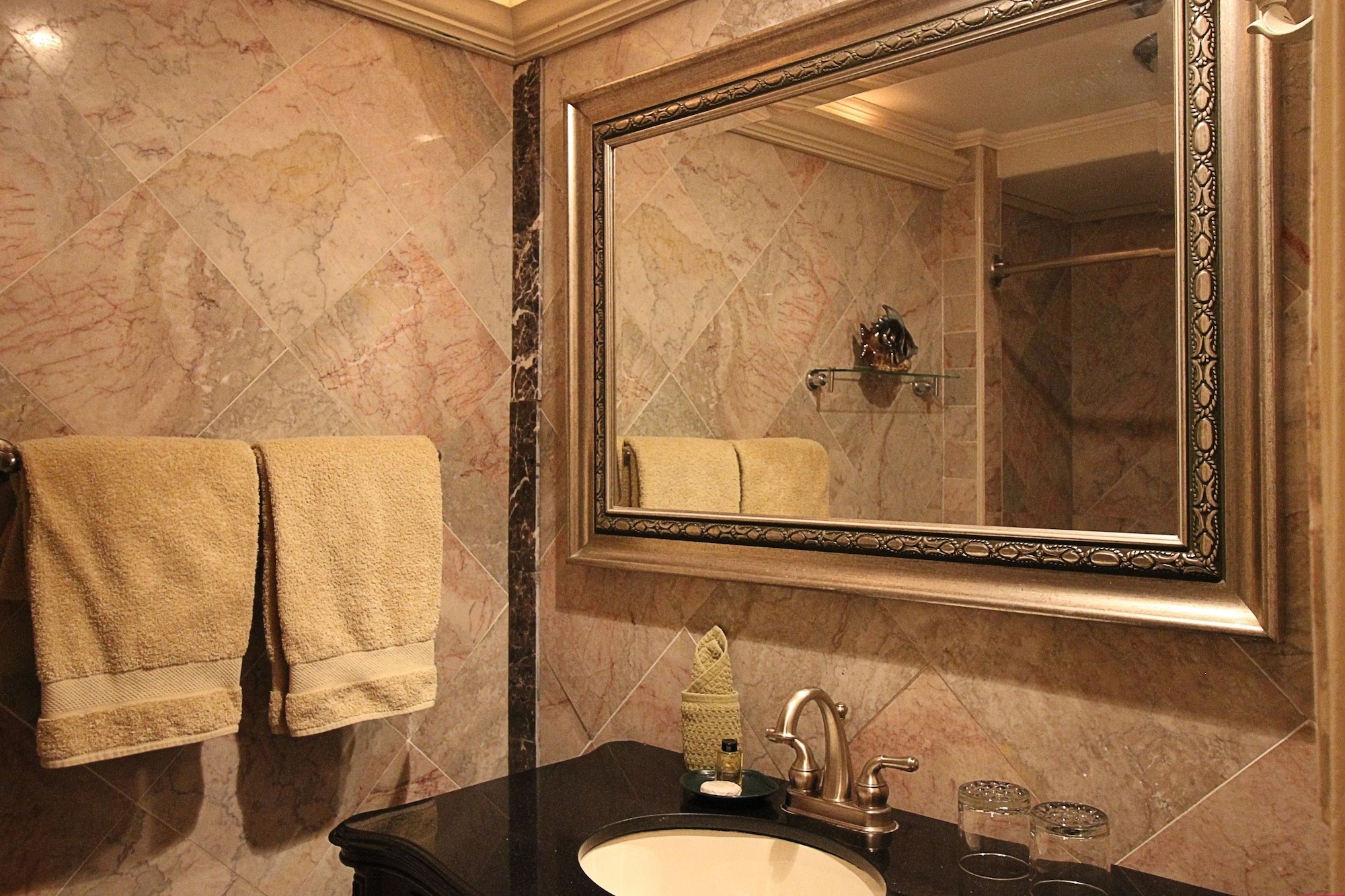 Loft, Petite, King Bed، The Olivier House Hotel 3/5