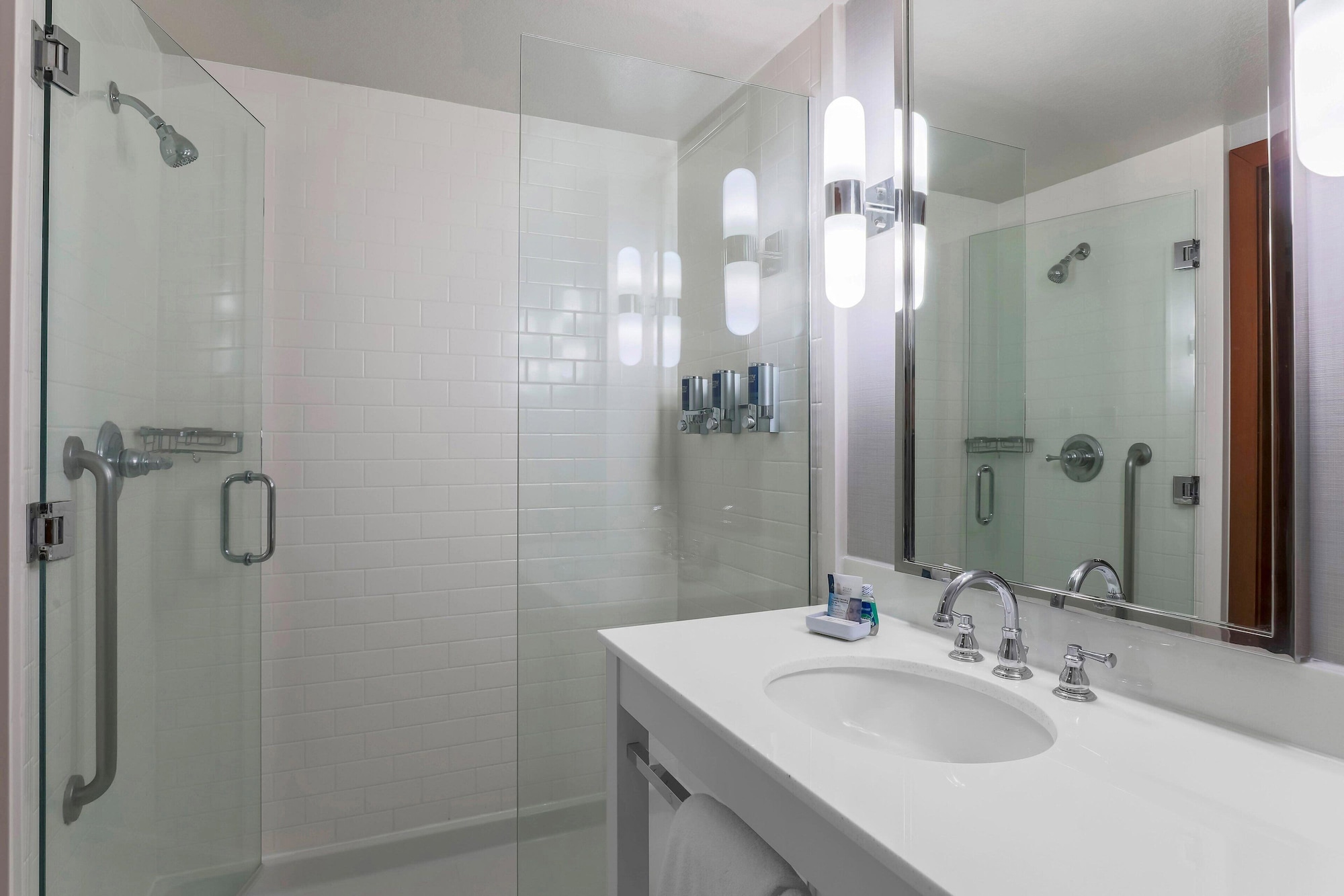غرفة تقليدية بسرير كينج، Four Points by Sheraton Ontario-Rancho Cucamonga 5/9