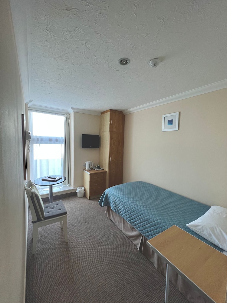Eastbourne Riviera Hotel 24/64