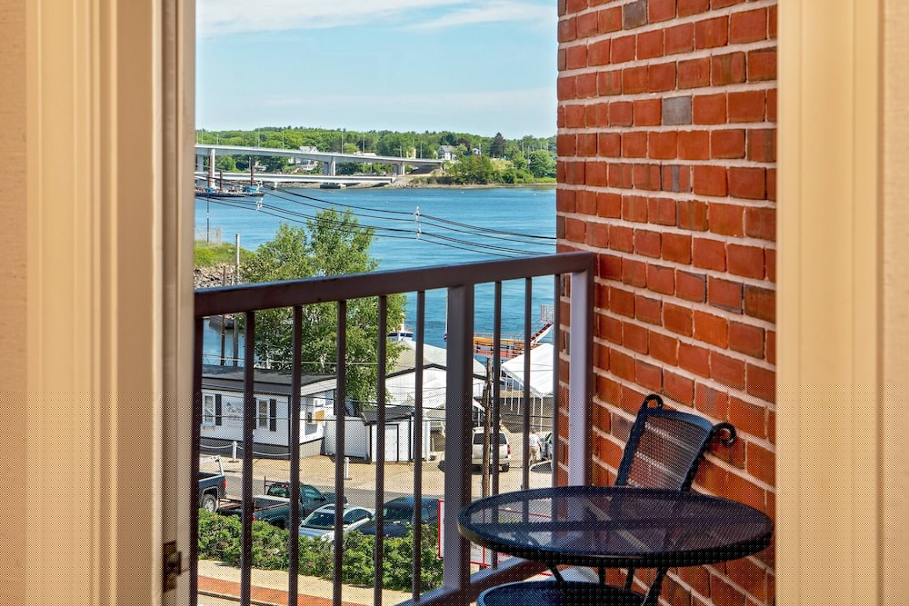 Sheraton Portsmouth Harborside 24/47
