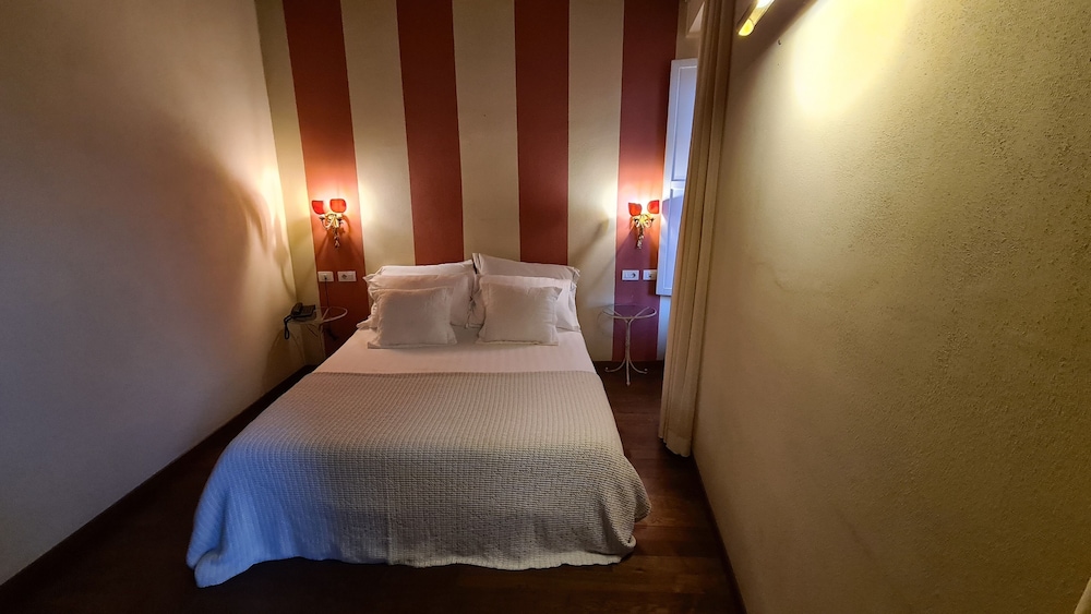 Hotel Piazza Vecchia 27/74