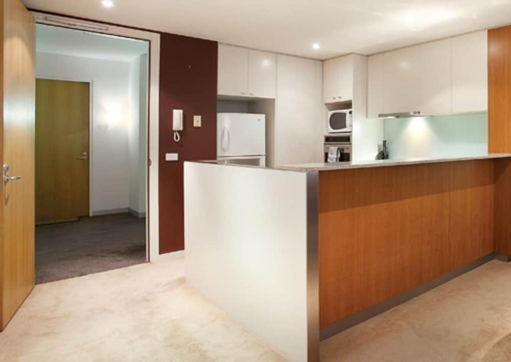 BRIGHTON BAY APARTMENTS 3/42