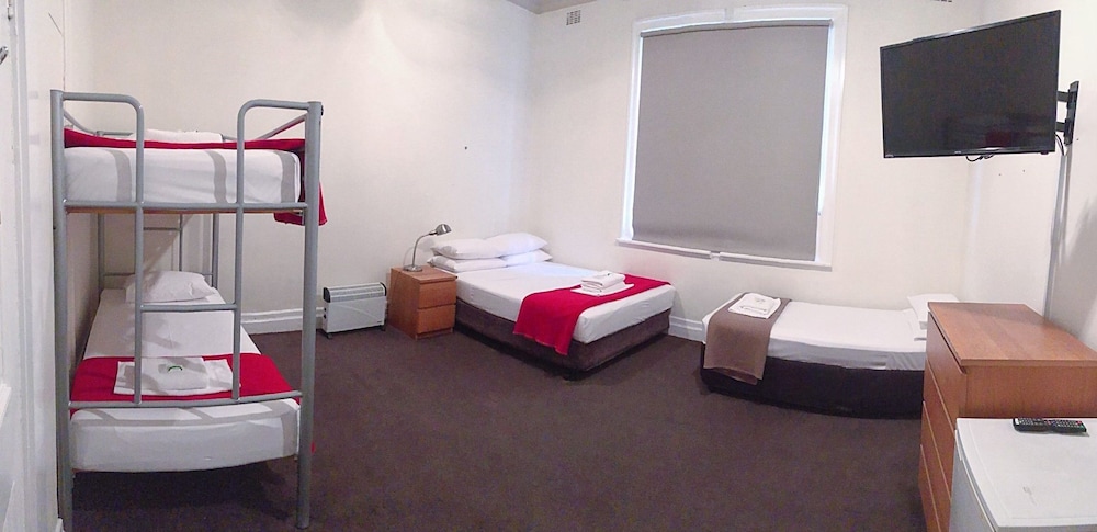 WYNYARD HOTEL 20/36