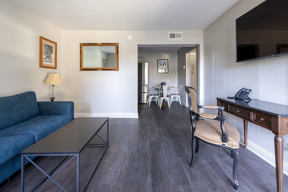 French Quarter Suites Hotel 38/55