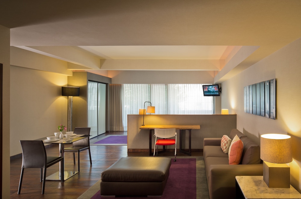 Las Suites 35/67