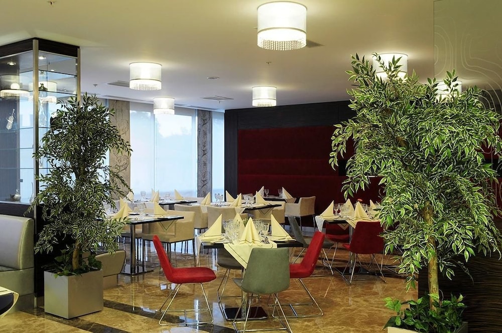 DEMORA HOTEL 51/64