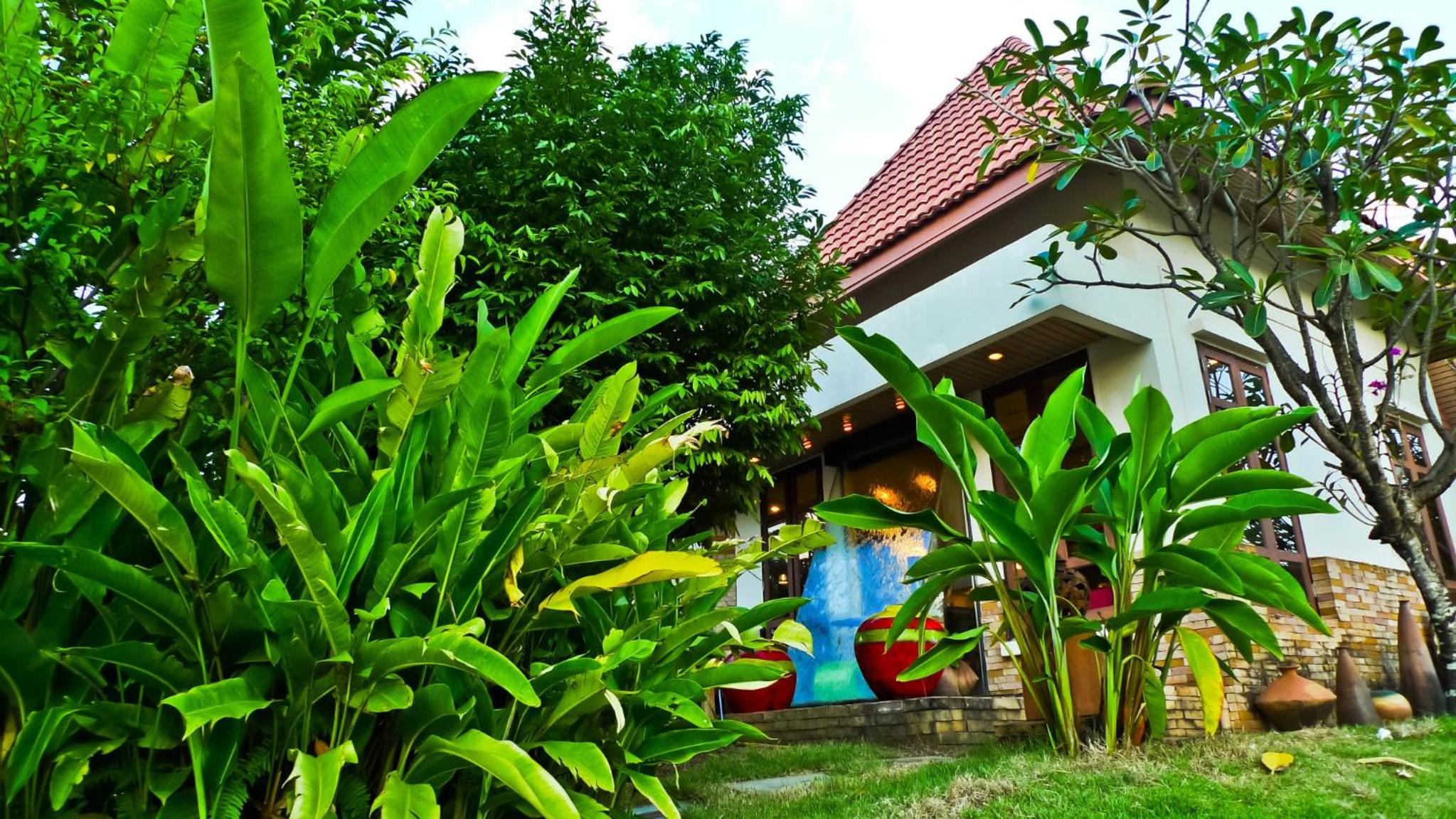 River Resort & Spa 34/35