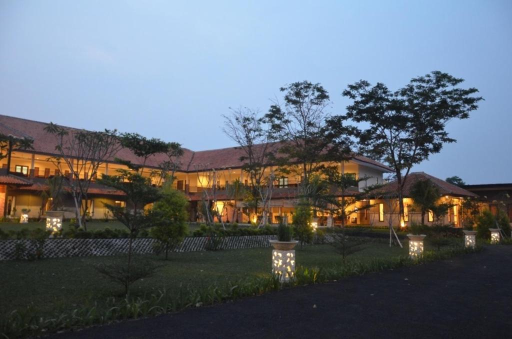 Bumi Gumati Convention Resort 4/28