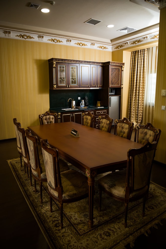 Darhan Boutique Hotel 66/69