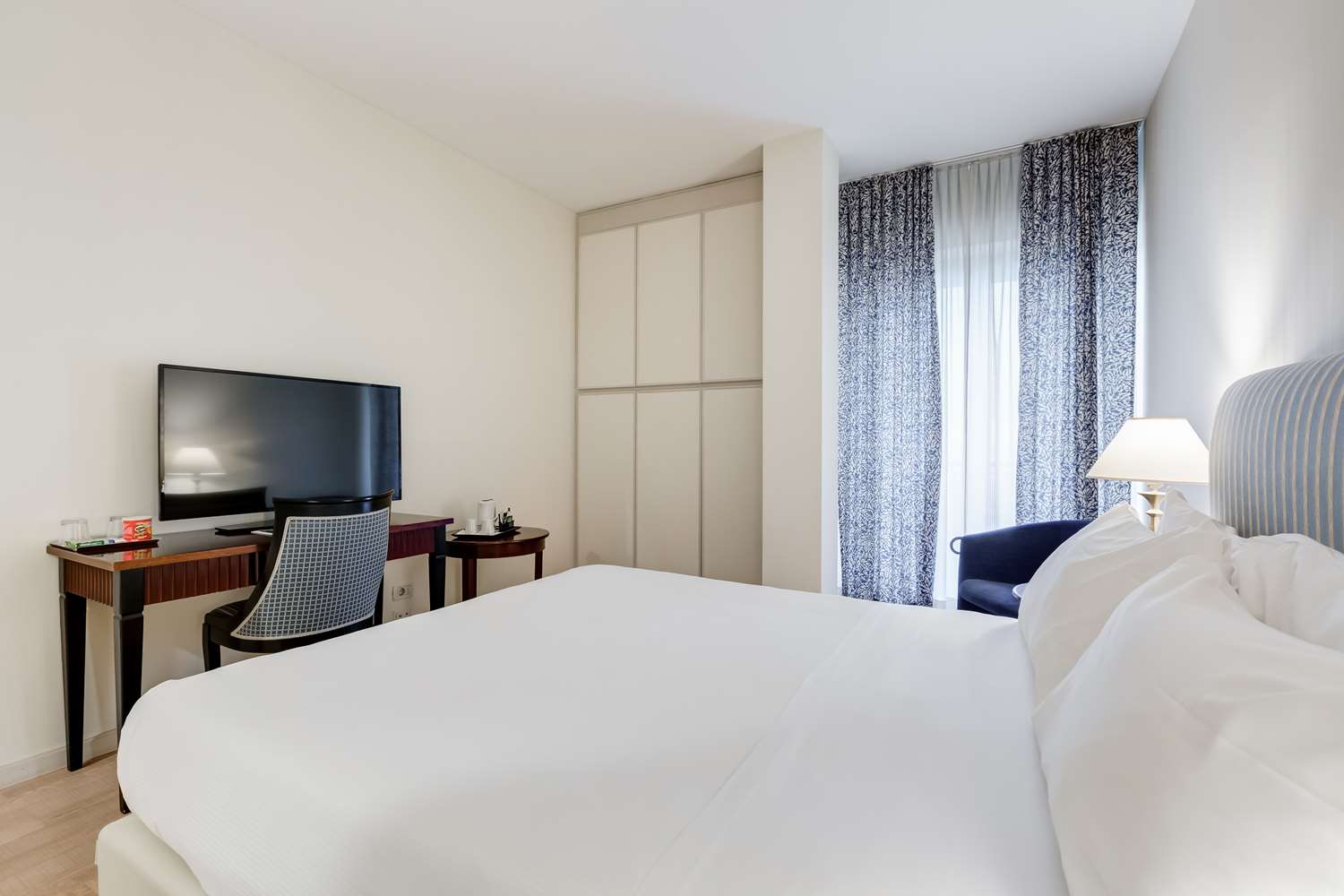Superior, Queen Bed