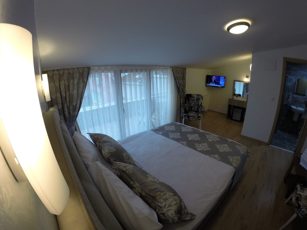 Meydan Suites 18/50