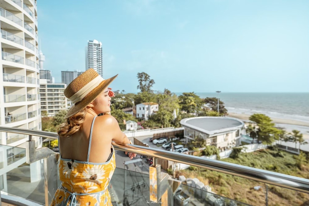 Royal Beach View 2/71