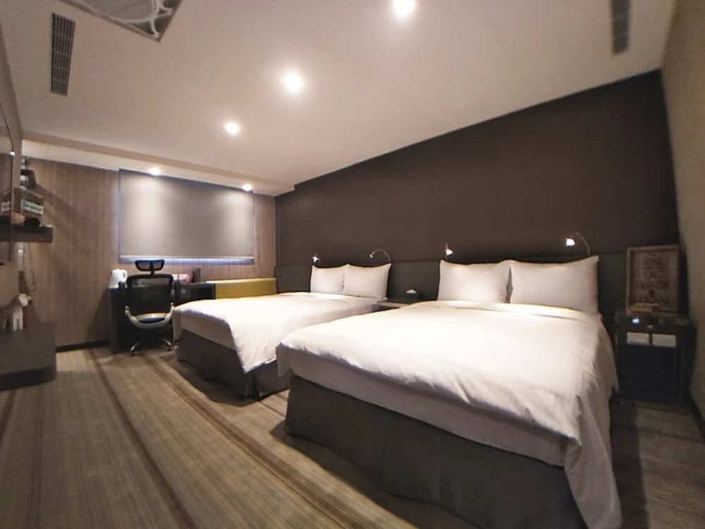 ROOM, QUADRUPLE