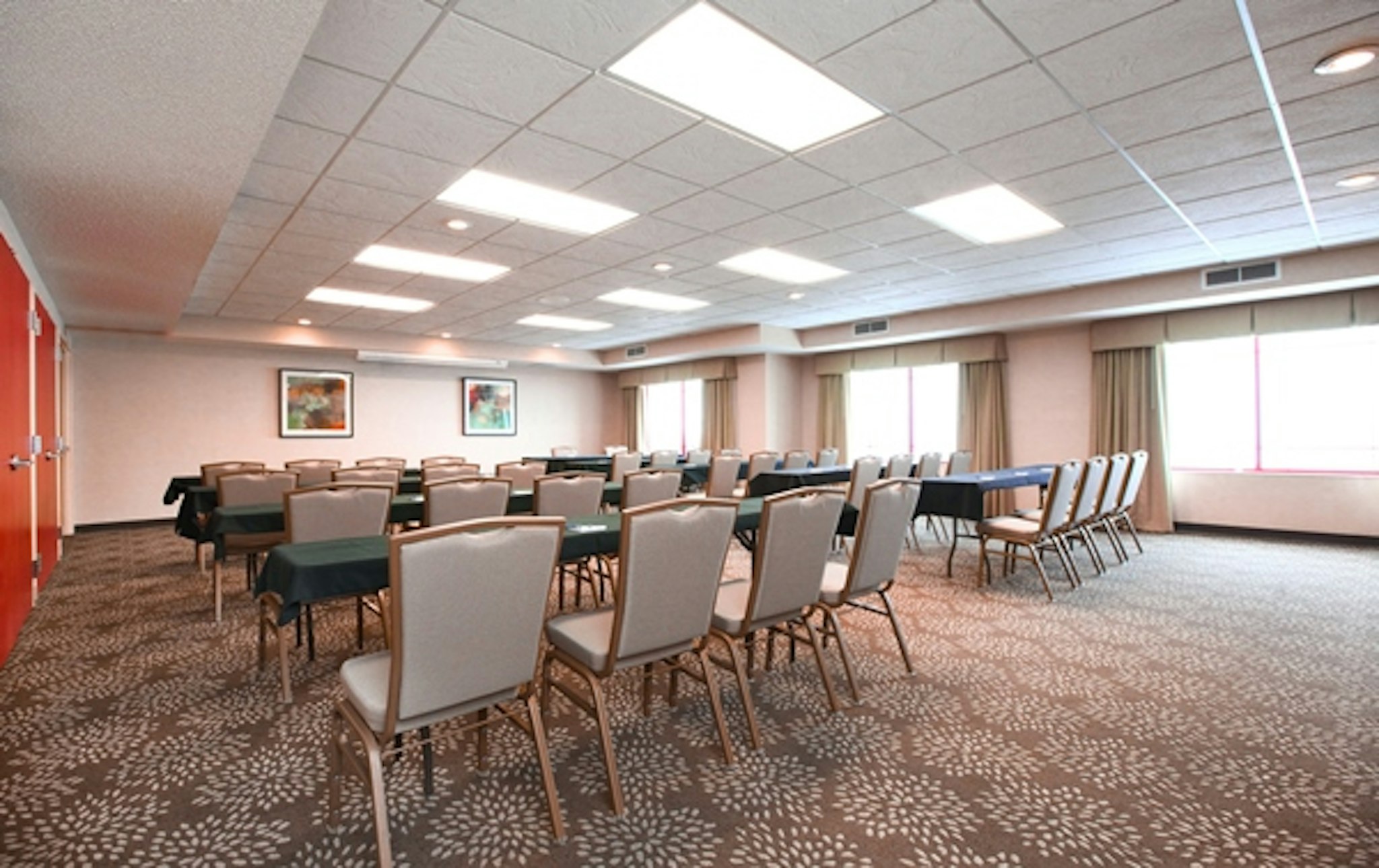 Holiday Inn Express Hotel And Suites Olathe North 46/52
