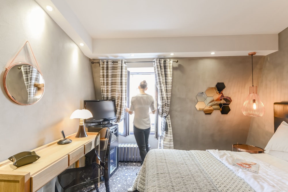 ZE Hotel 8/33