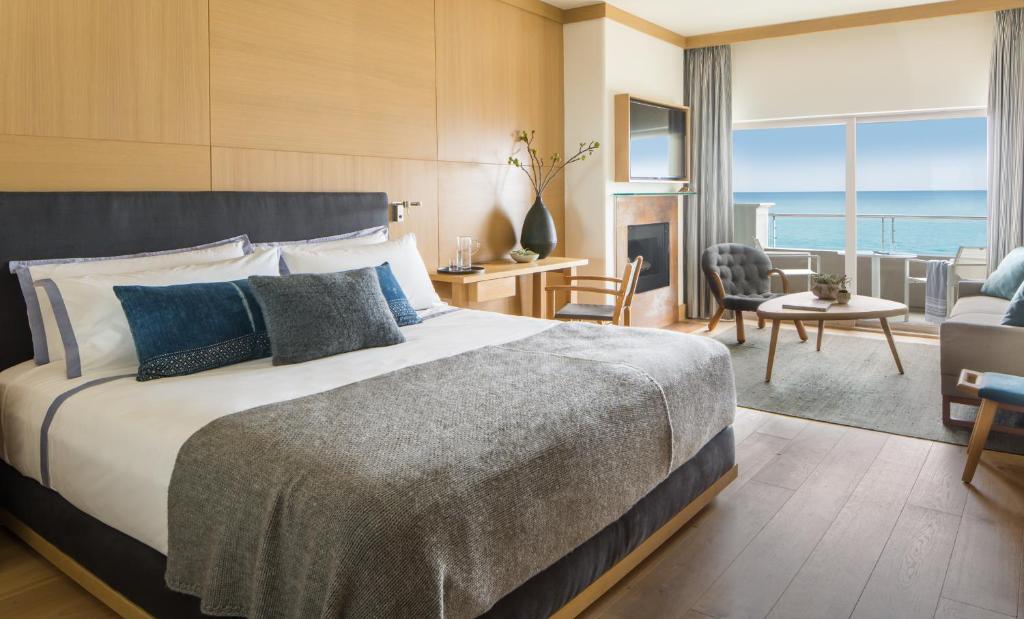 PREMIER, KING BED, OCEAN FRONT, SOFA, BALCONY