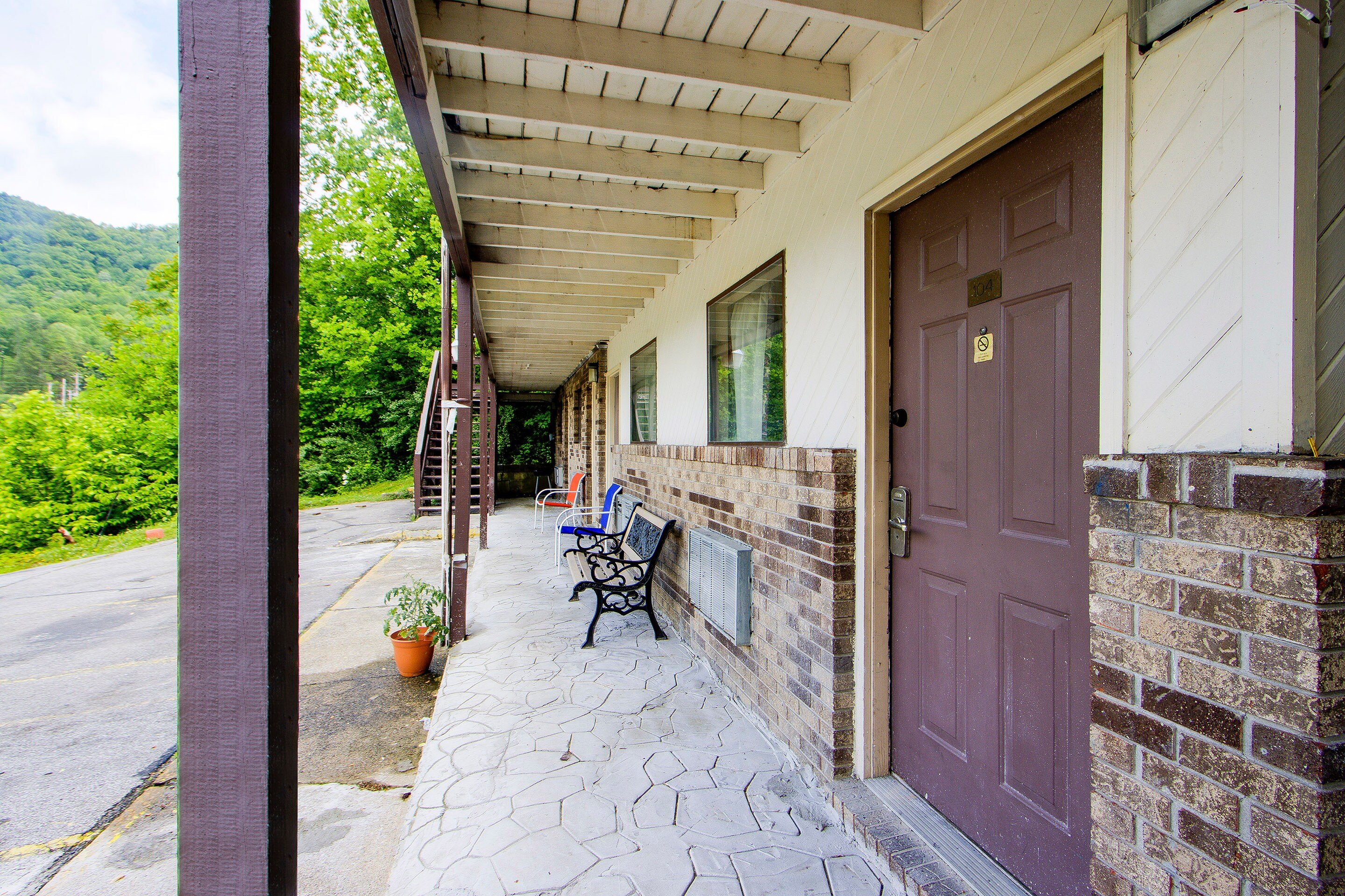 OYO Hotel Chapmanville Inn, WV - Hwy 119 6/15