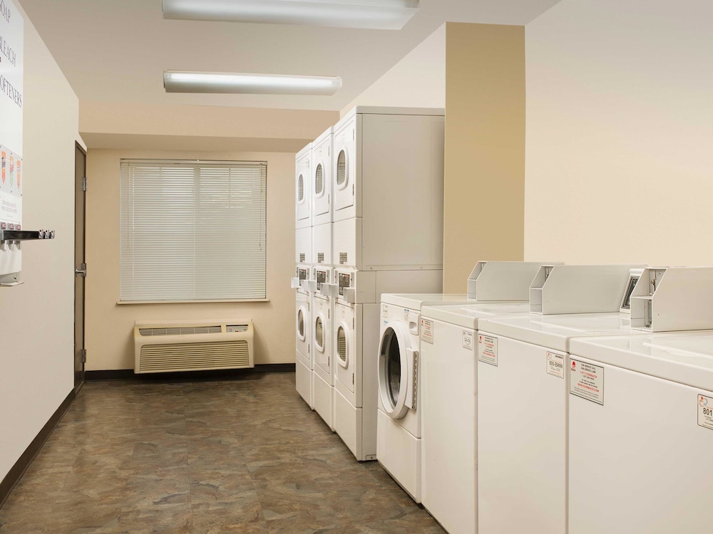 WoodSpring Suites St. Louis St. Charles 14/37