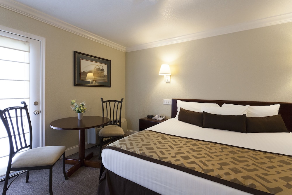 Reagan Resorts Inn 16/29