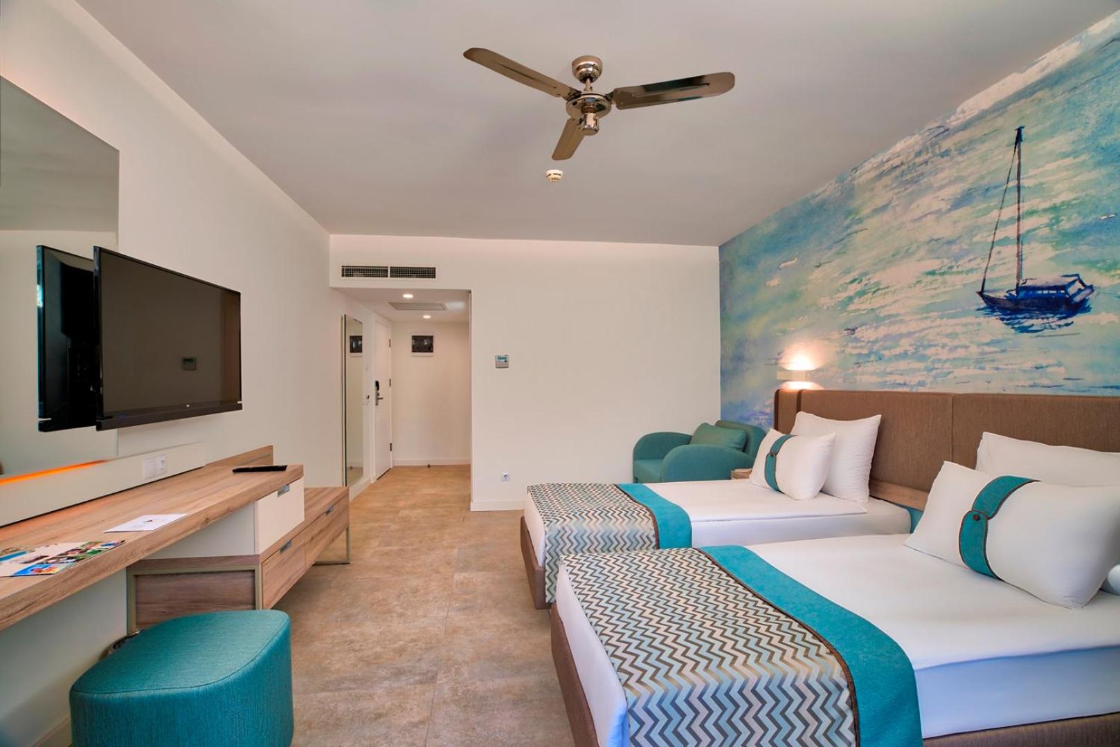 Room, Double or Twin Bed, The Beverly Hills Hotel 6/7