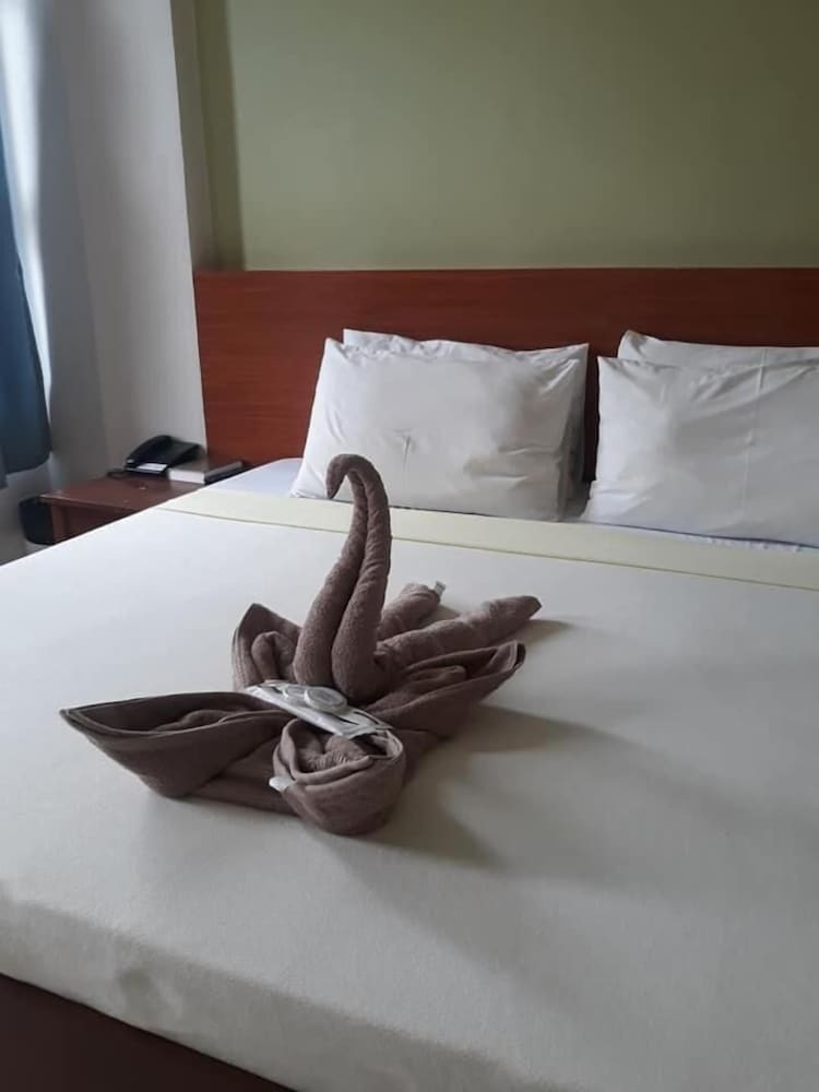 Coron Visitors Hotel 62/69