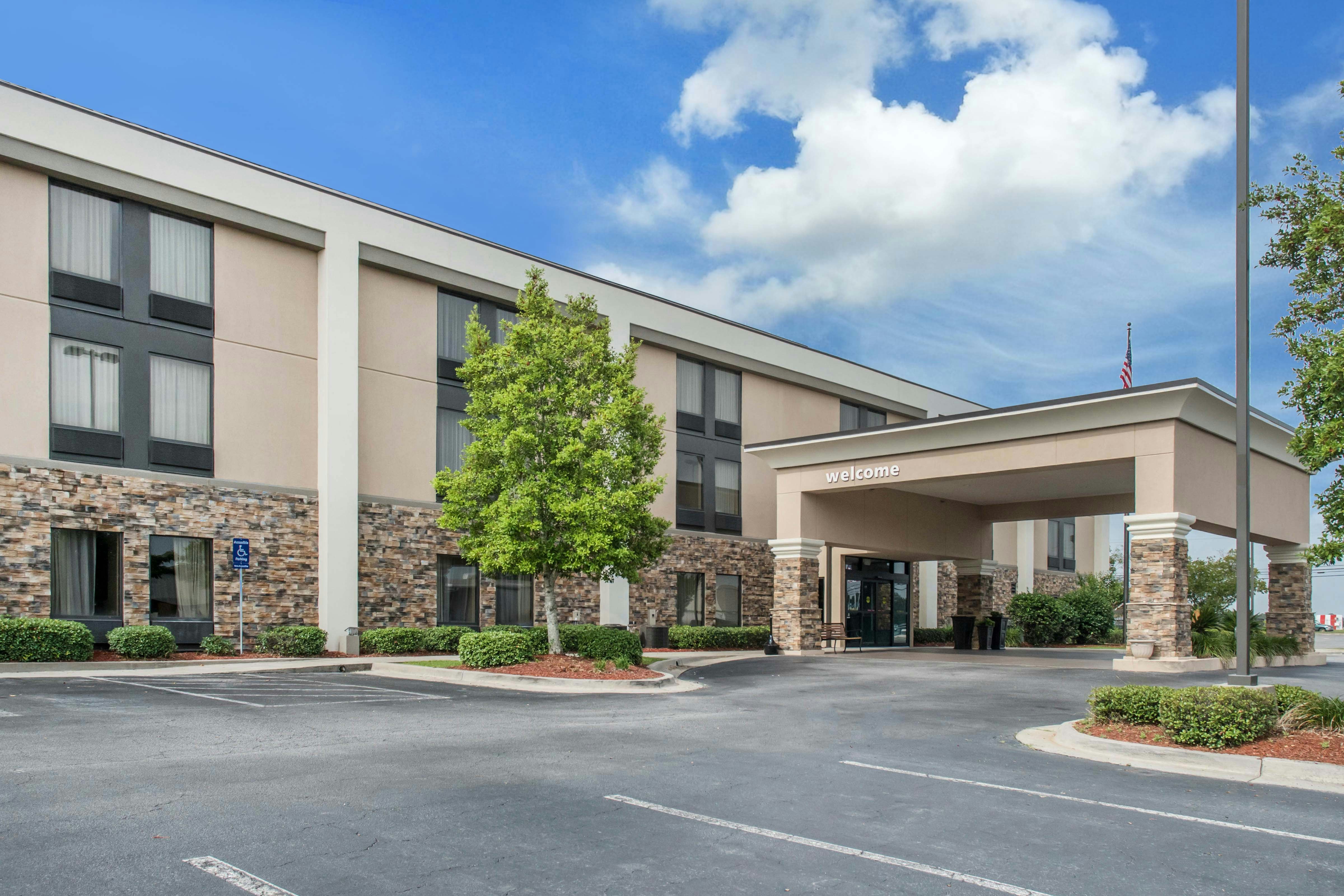 Hampton Inn Douglas 48/50