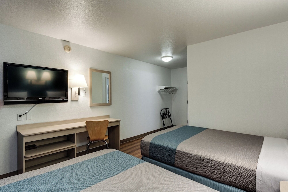 Motel6 Spokane, WA - West 14/30