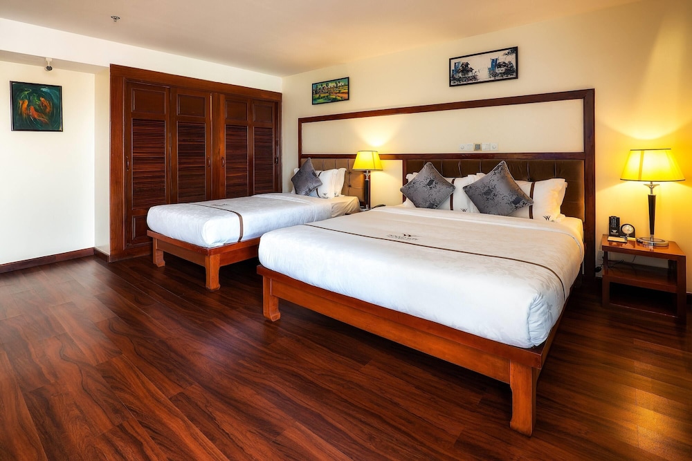 FAMILY SUITE, KING BED