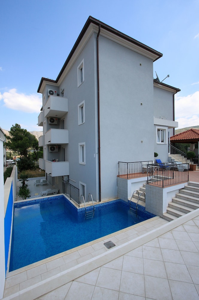 VILLA ERNA 2/61